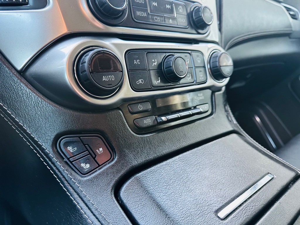 2018 Chevrolet Suburban Image 15