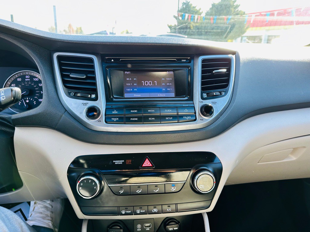 2016 Hyundai Tucson Image 12