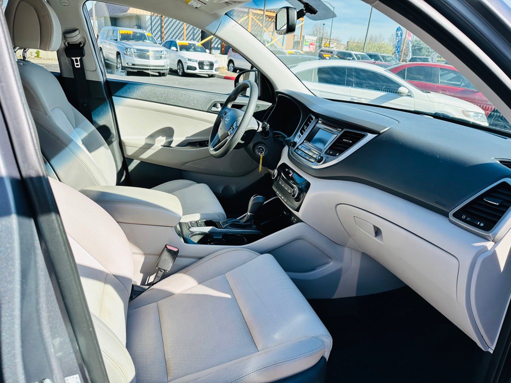 2016 Hyundai Tucson Image 17