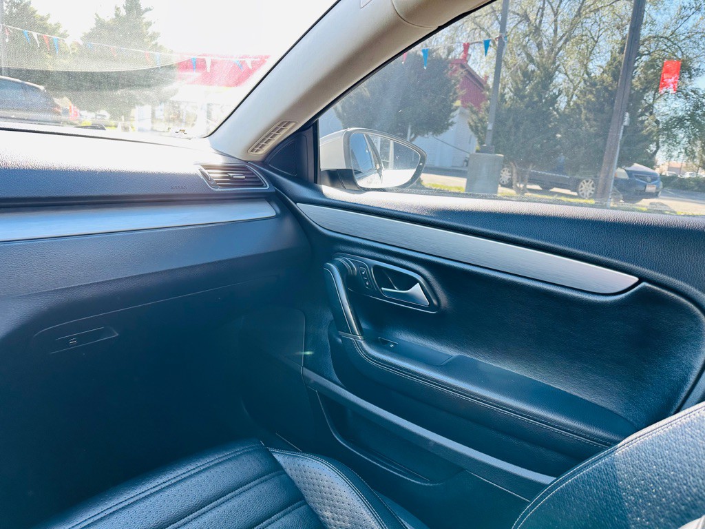 2015 Volkswagen CC Image 15