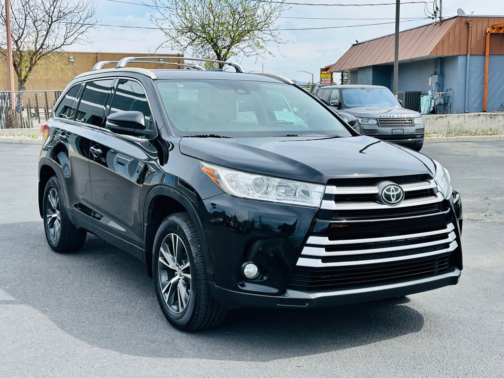2017 Toyota Highlander Image 1