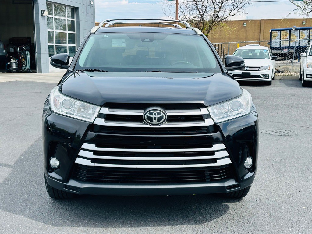 2017 Toyota Highlander Image 2