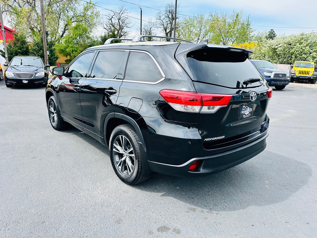 2017 Toyota Highlander Image 5