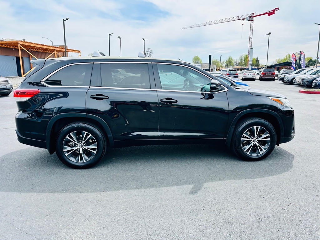 2017 Toyota Highlander Image 8