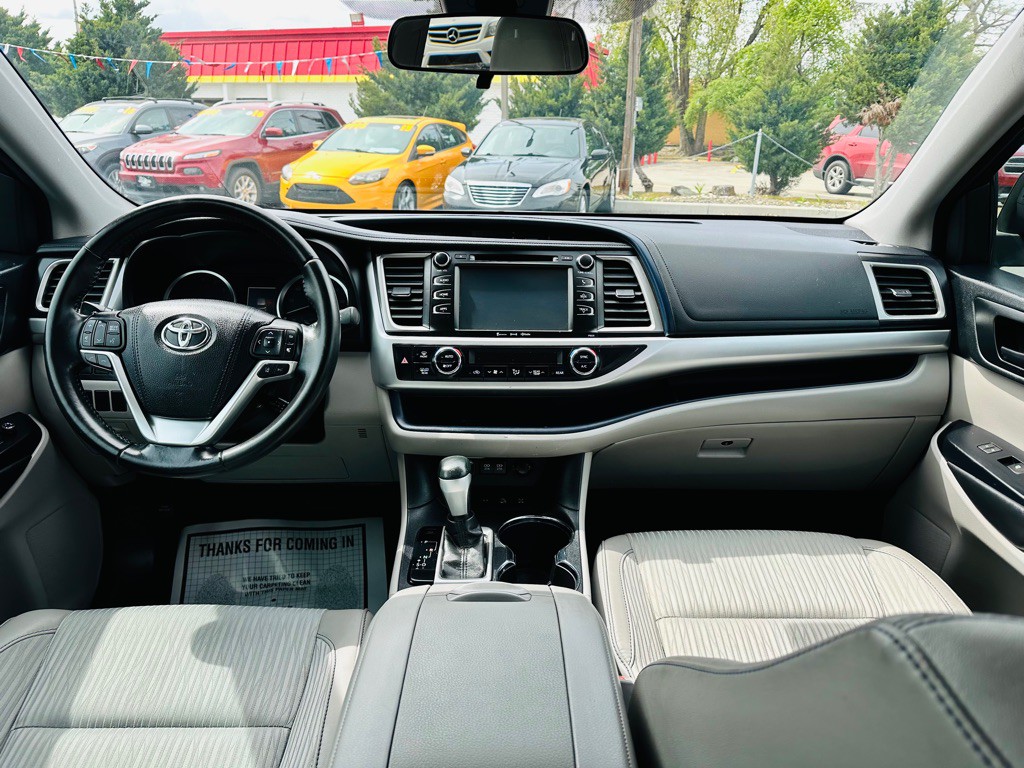 2017 Toyota Highlander Image 9