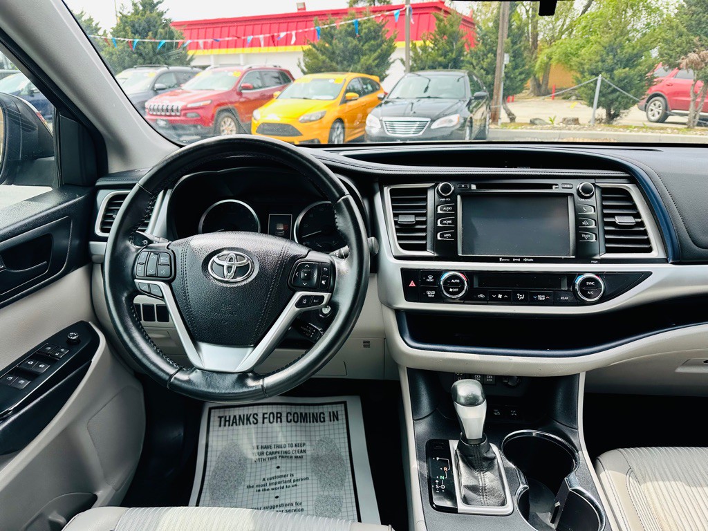 2017 Toyota Highlander Image 10