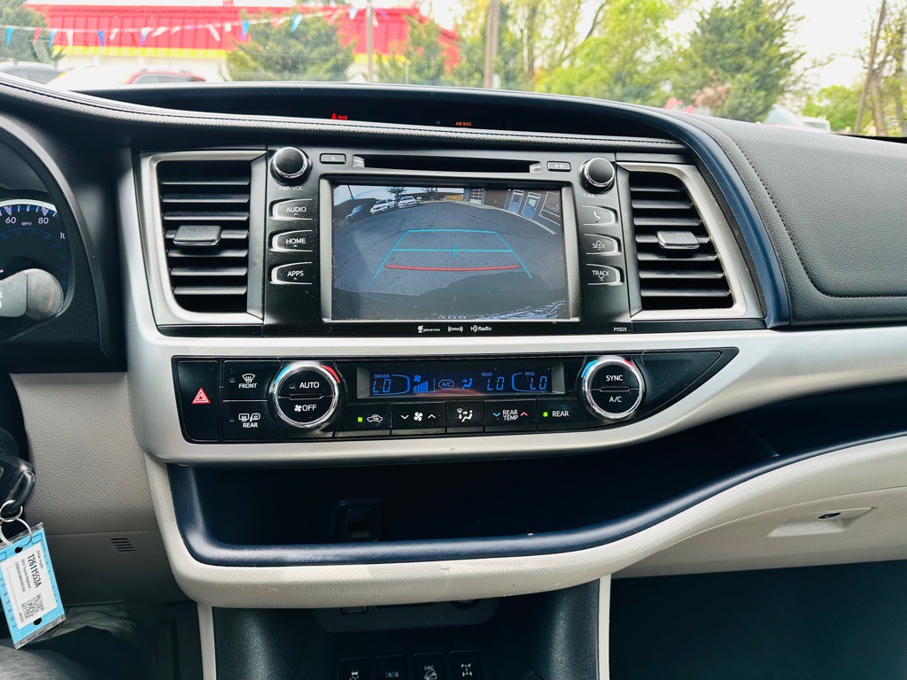 2017 Toyota Highlander Image 13
