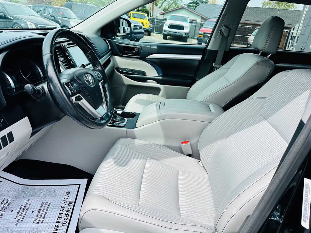 2017 Toyota Highlander Image 20