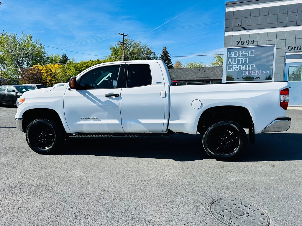2017 Toyota Tundra Image 4