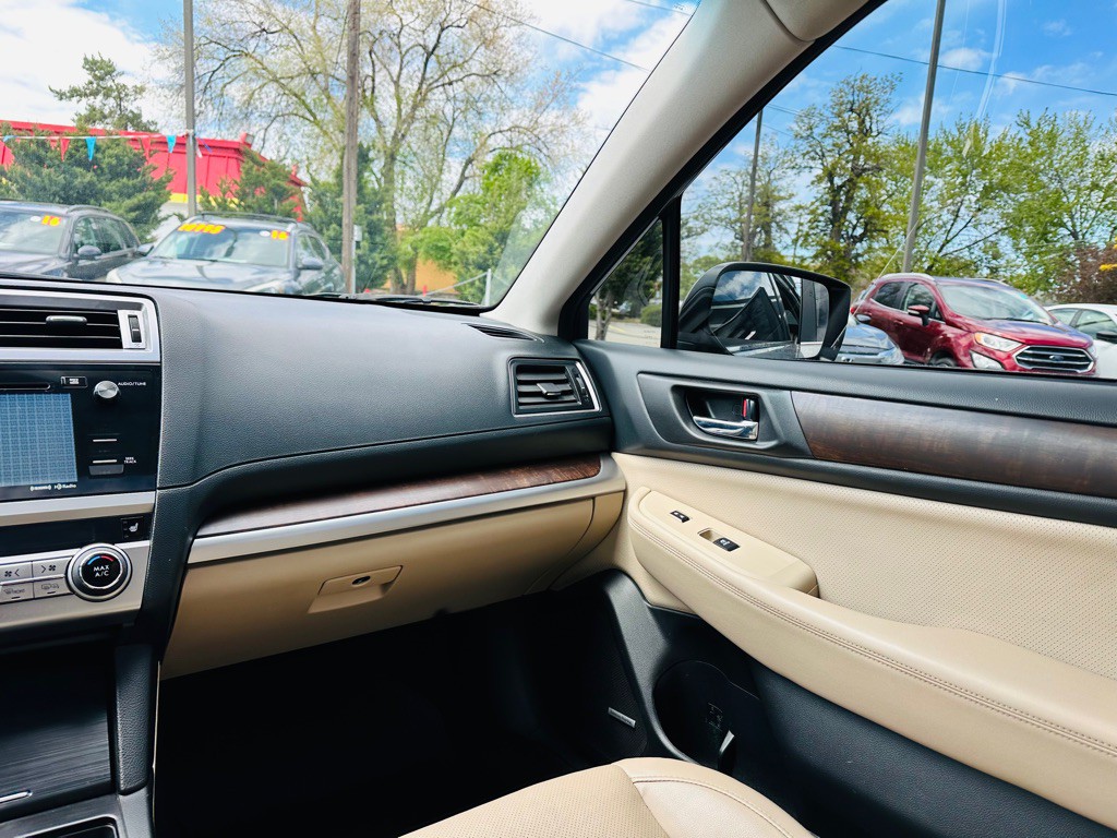 2015 Subaru Outback Image 17
