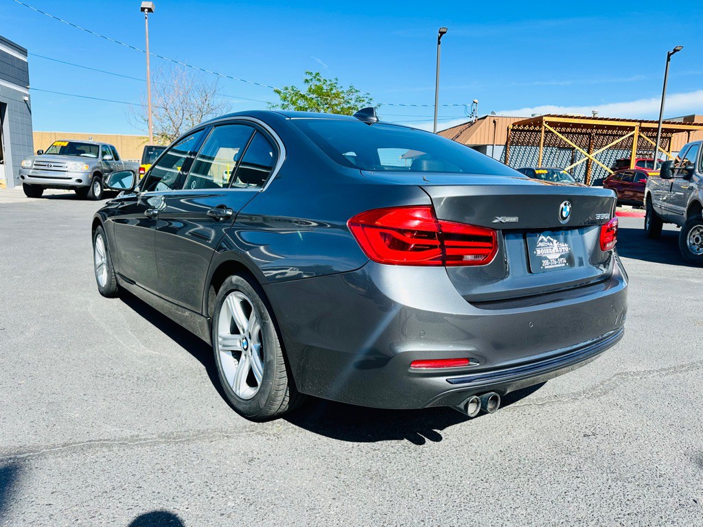 2017 BMW 3 Series Image 5