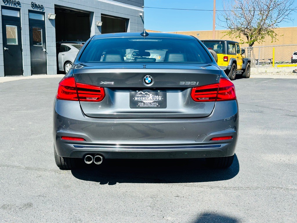 2017 BMW 3 Series Image 6