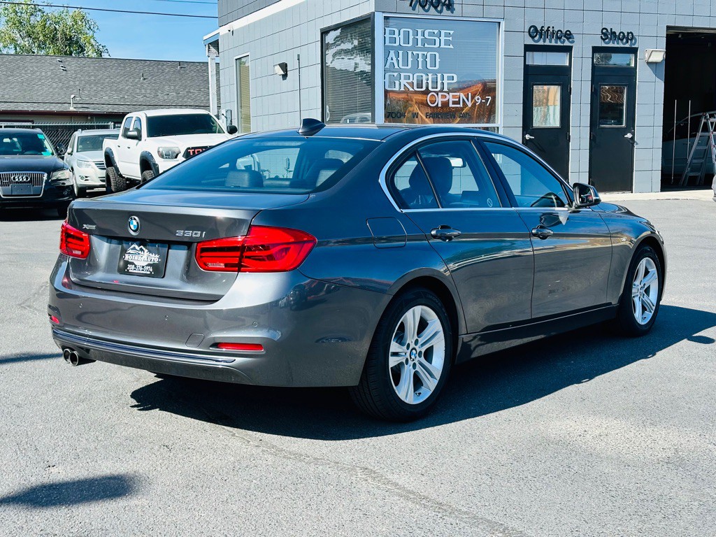 2017 BMW 3 Series Image 7