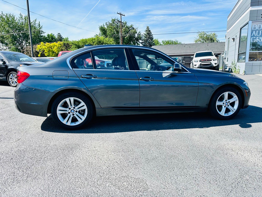 2017 BMW 3 Series Image 8