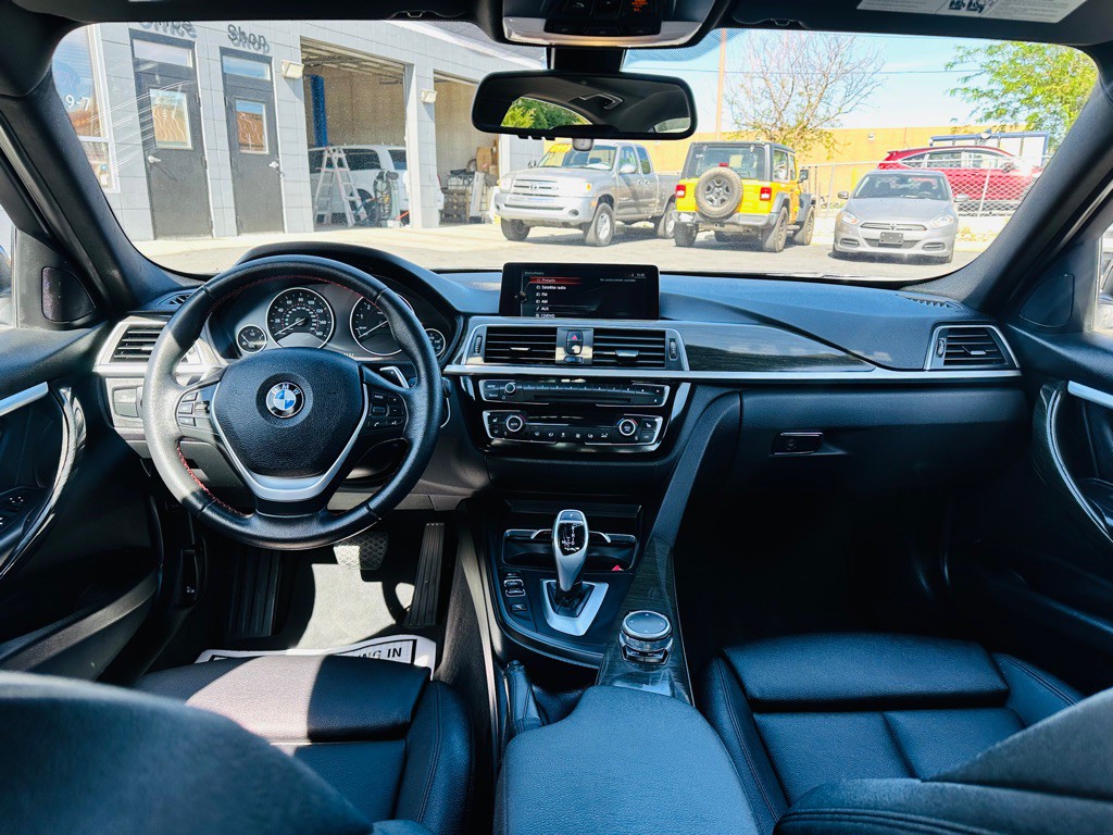 2017 BMW 3 Series Image 9