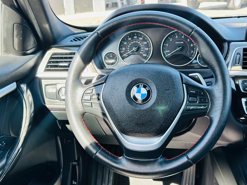 2017 BMW 3 Series Image 11