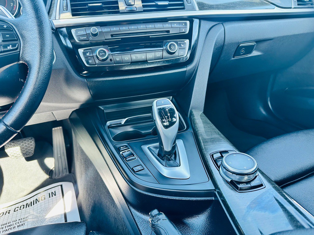 2017 BMW 3 Series Image 14