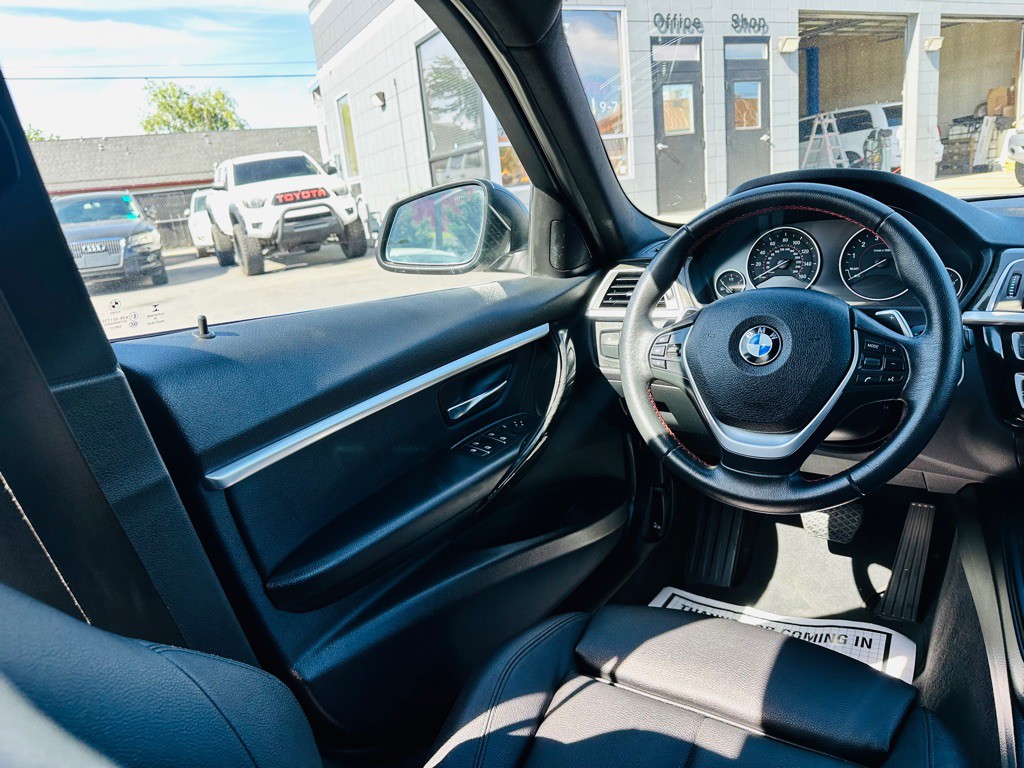 2017 BMW 3 Series Image 15