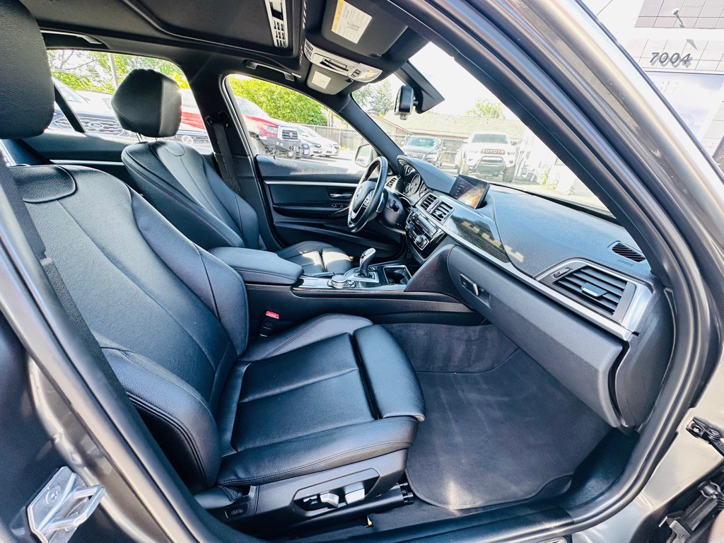 2017 BMW 3 Series Image 20