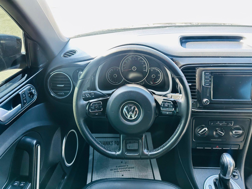 2016 Volkswagen Beetle Image 10