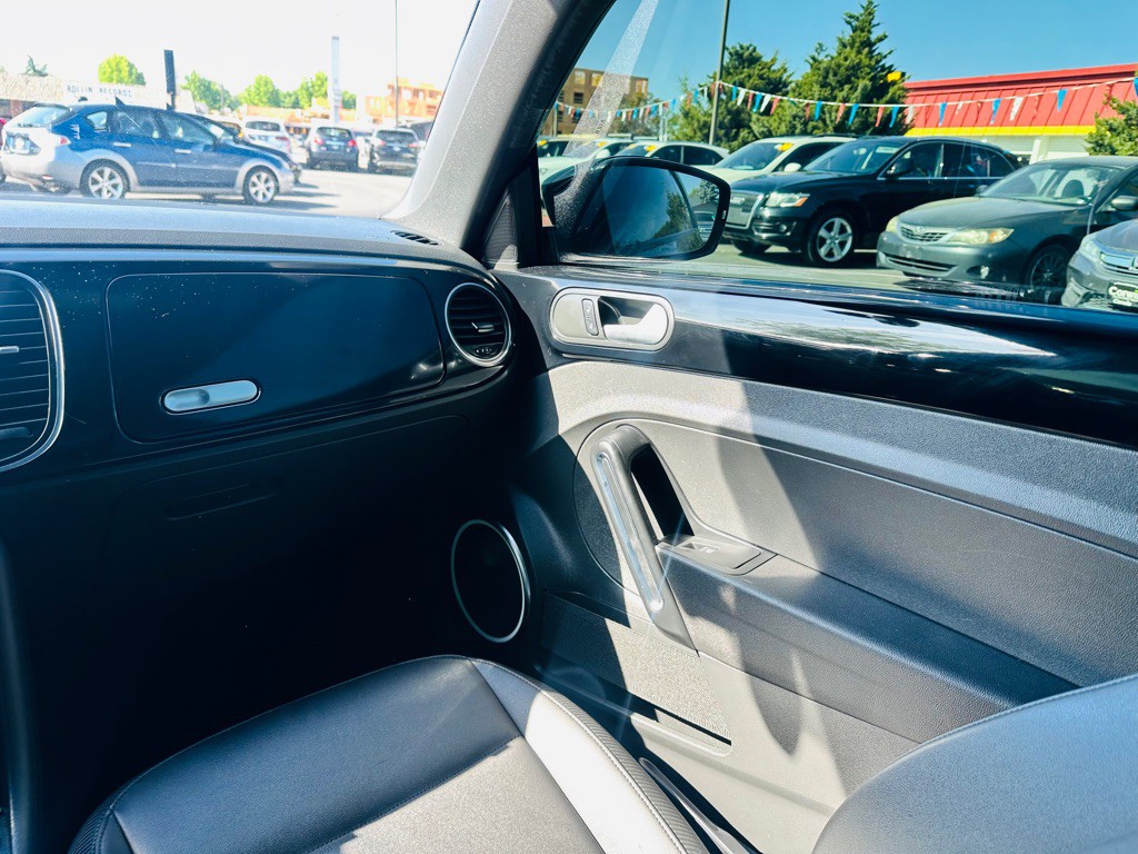 2016 Volkswagen Beetle Image 15