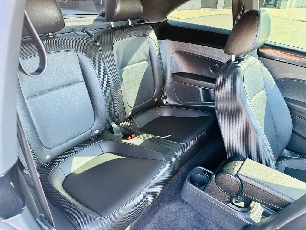 2016 Volkswagen Beetle Image 16