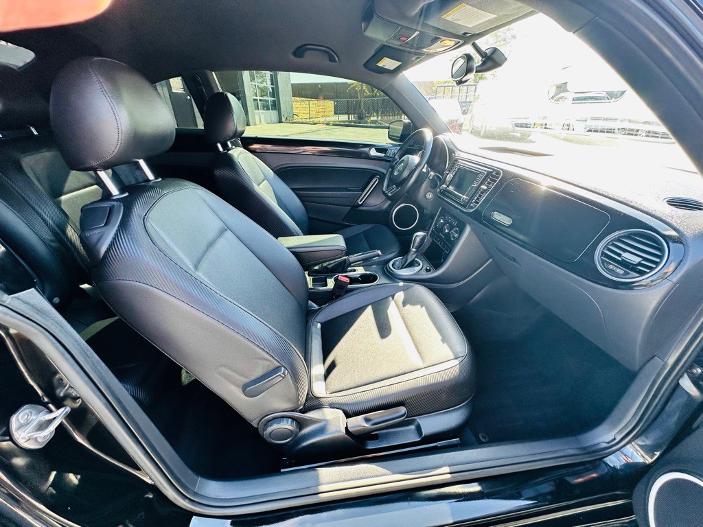 2016 Volkswagen Beetle Image 17