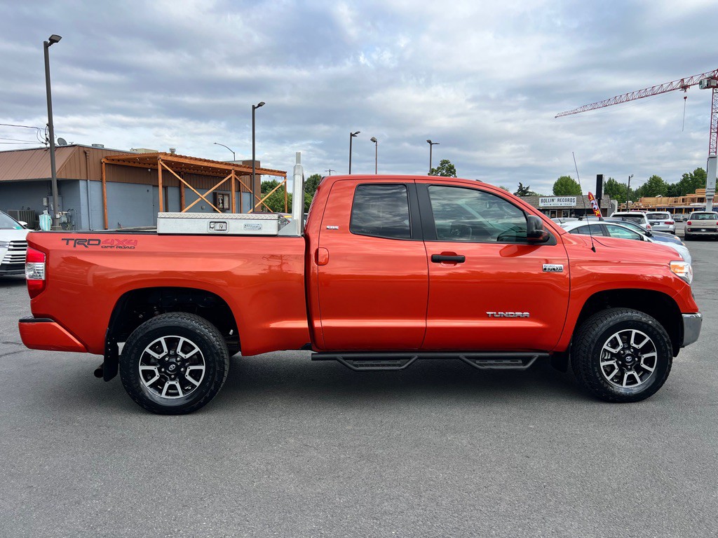2017 Toyota Tundra Image 8
