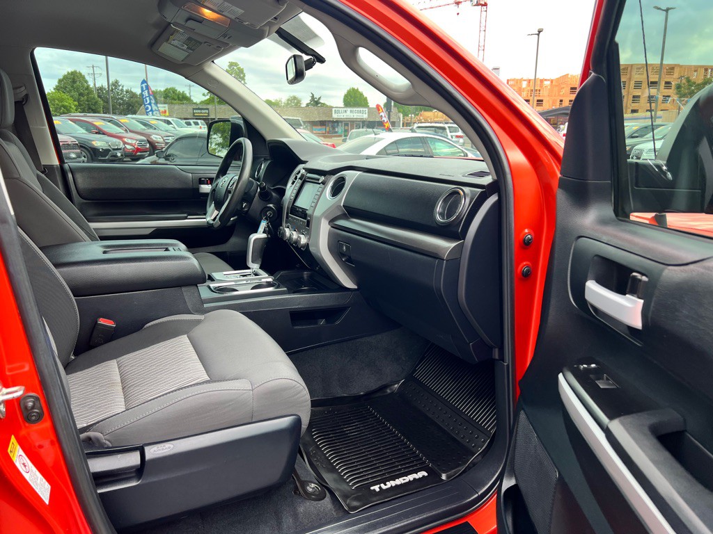 2017 Toyota Tundra Image 9