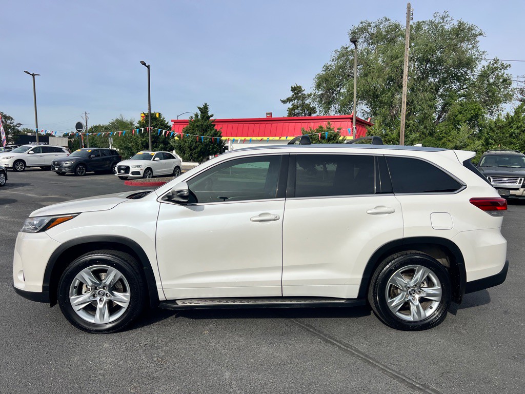 2017 Toyota Highlander Image 4