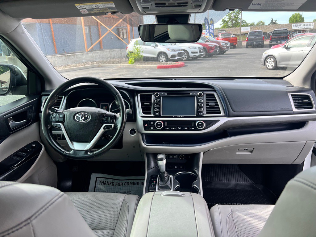 2017 Toyota Highlander Image 12