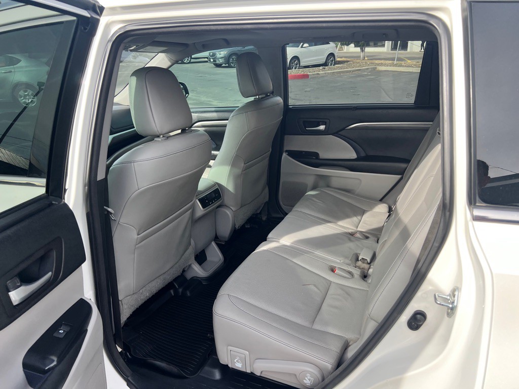 2017 Toyota Highlander Image 14
