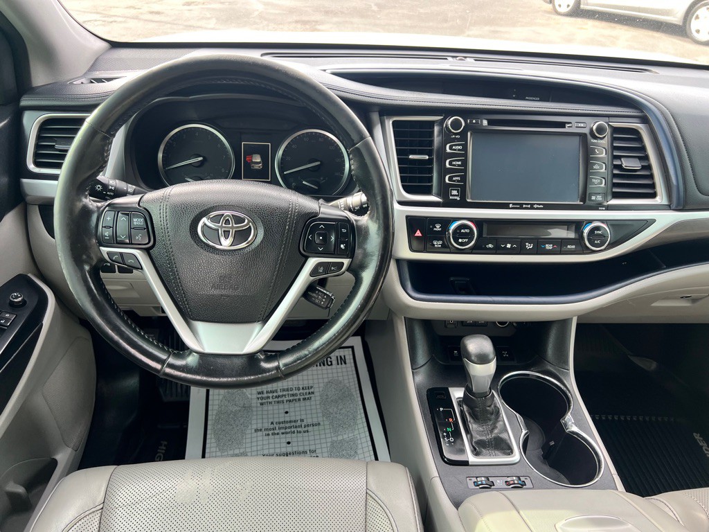 2017 Toyota Highlander Image 15
