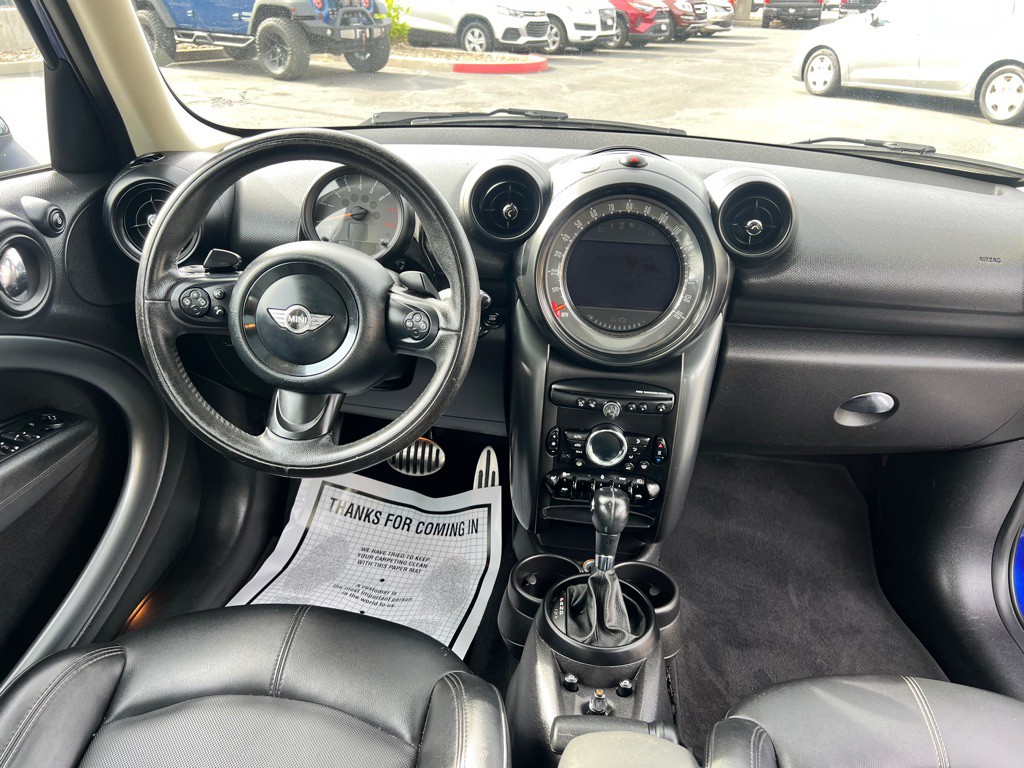 2016 MINI Cooper Image 11