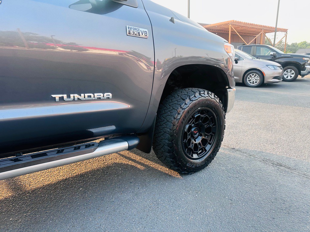2015 Toyota Tundra Image 9