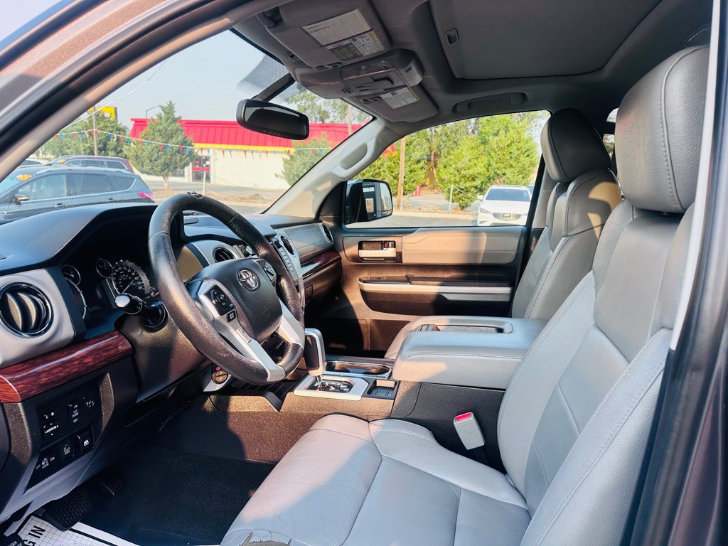2015 Toyota Tundra Image 20