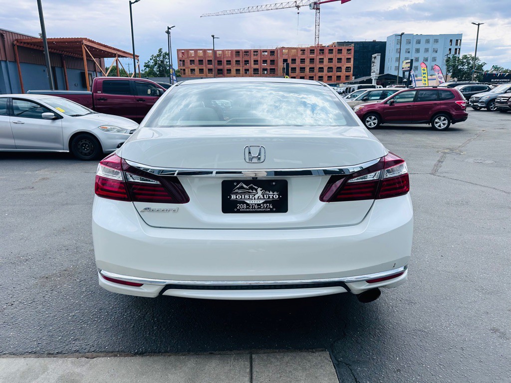 2017 Honda Accord Image 6