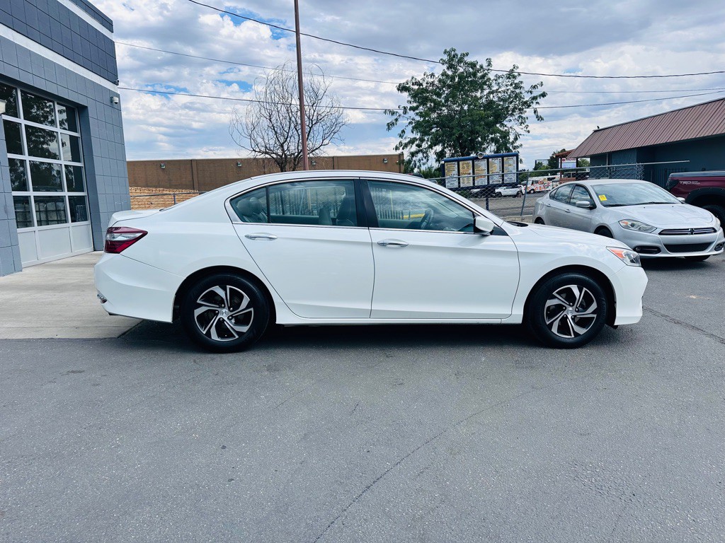2017 Honda Accord Image 8