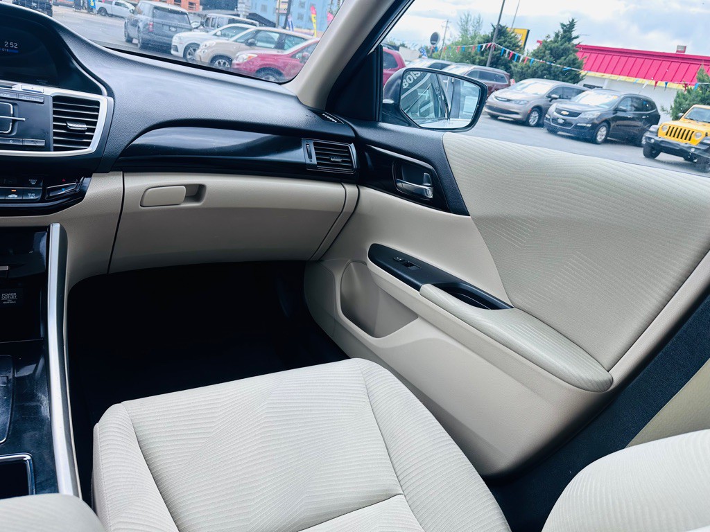 2017 Honda Accord Image 16