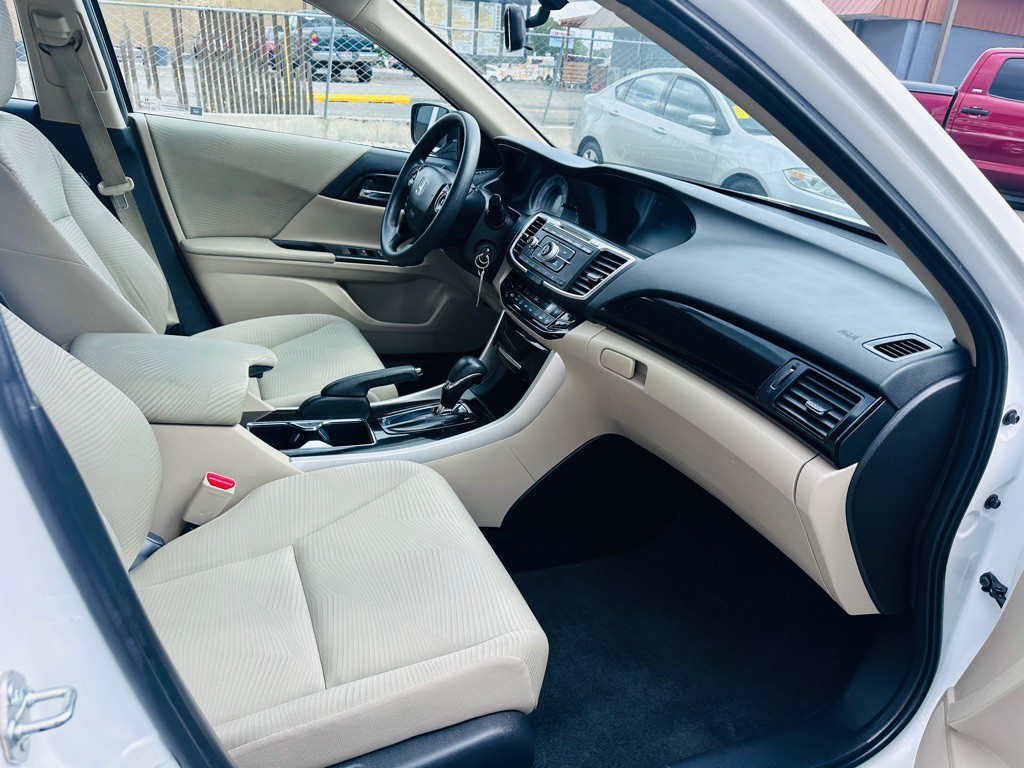 2017 Honda Accord Image 18