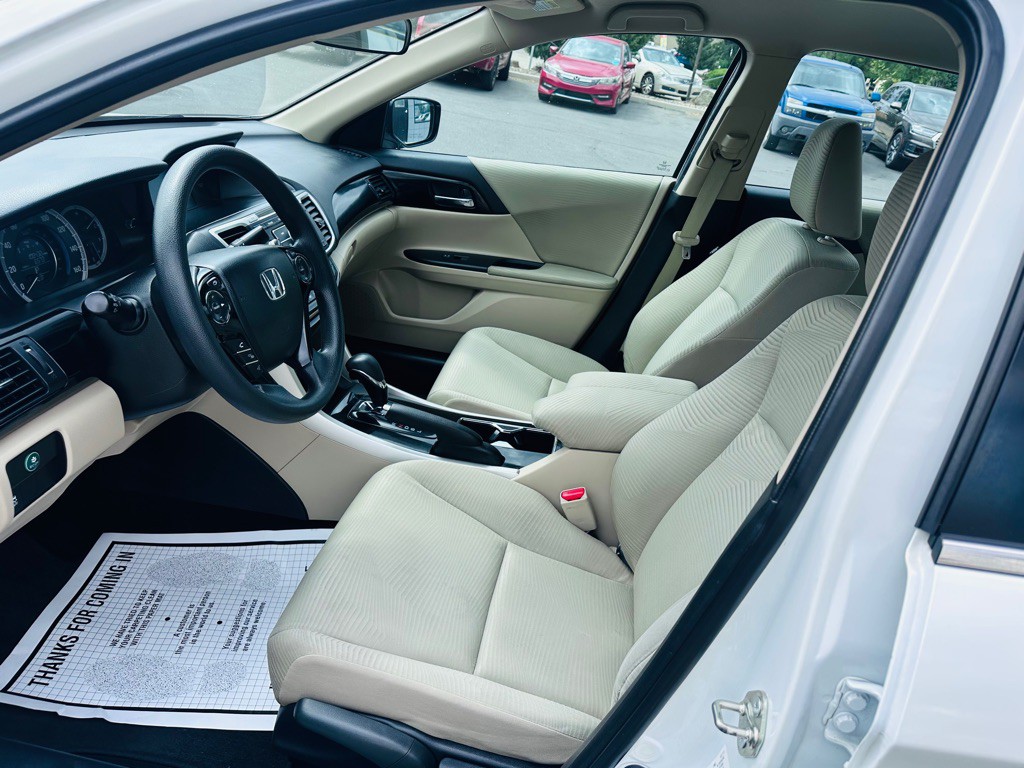 2017 Honda Accord Image 19