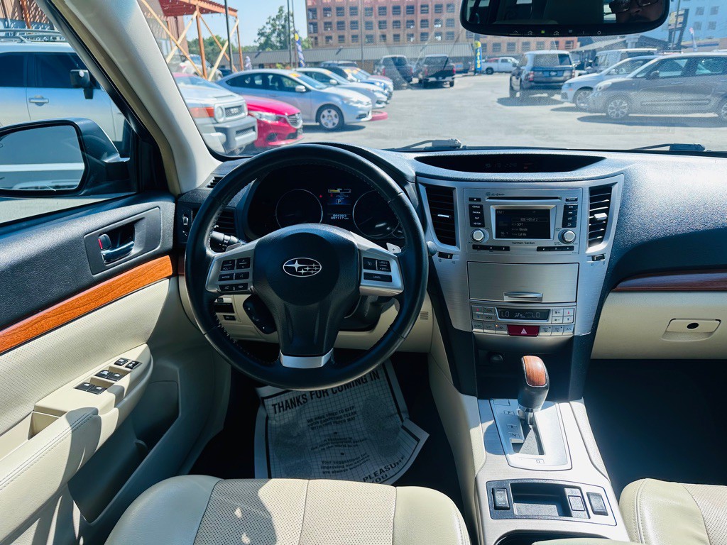 2014 Subaru Outback Image 10