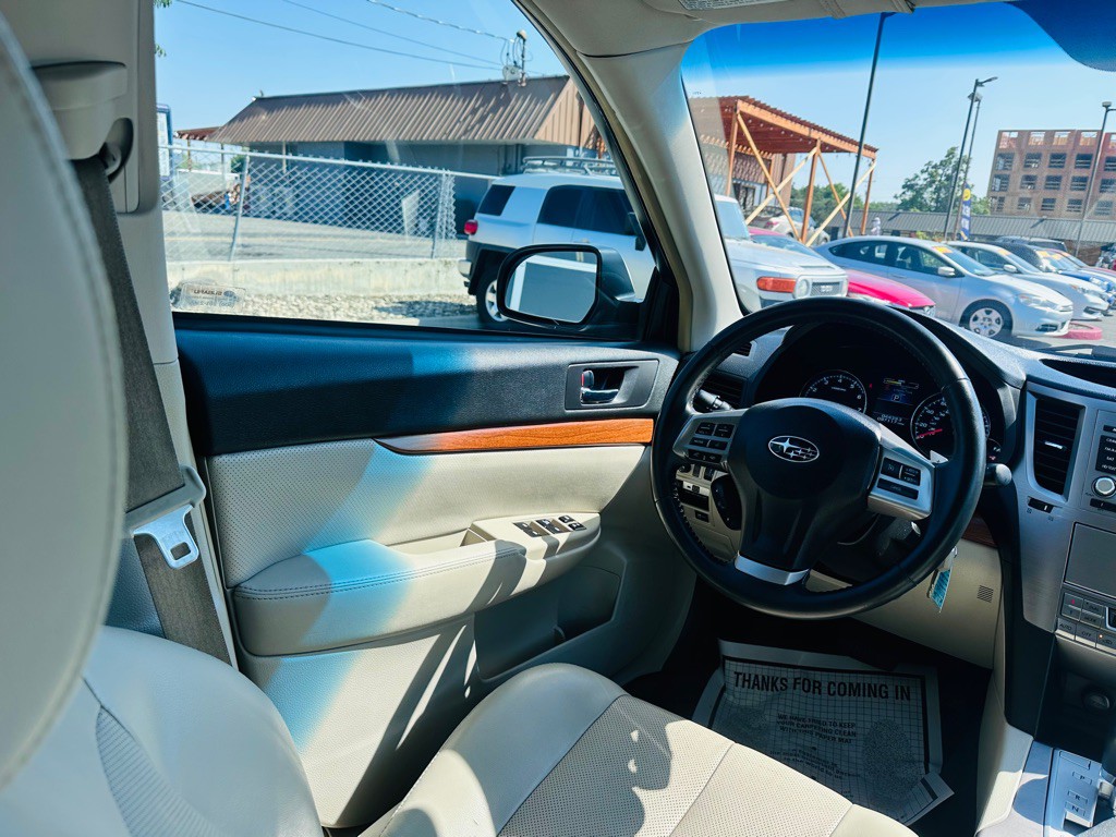 2014 Subaru Outback Image 16