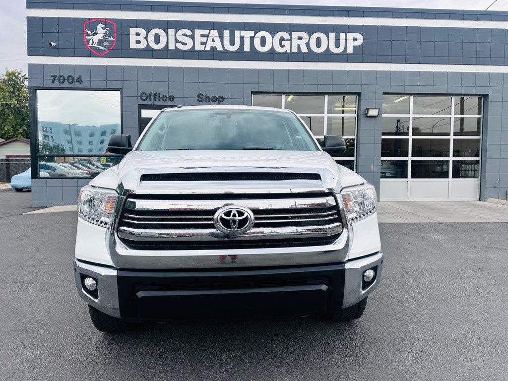 2017 Toyota Tundra Image 2