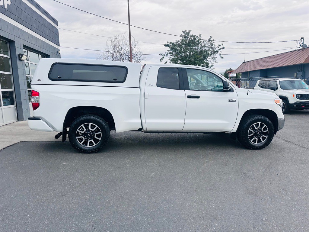 2017 Toyota Tundra Image 8