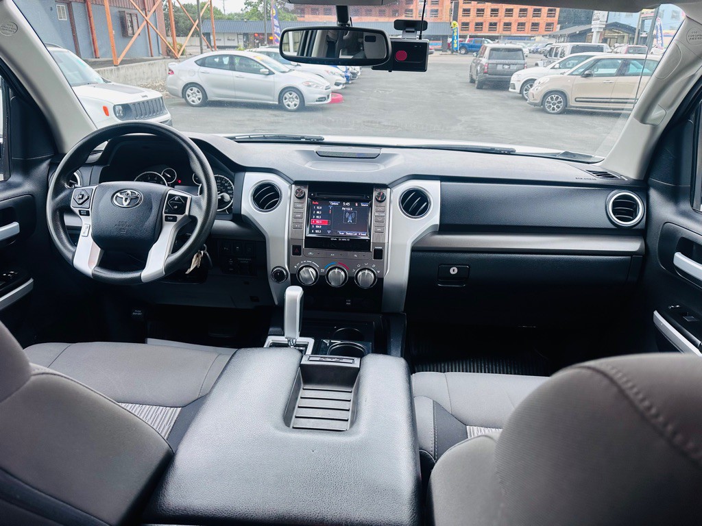 2017 Toyota Tundra Image 9