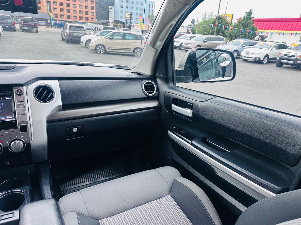 2017 Toyota Tundra Image 16