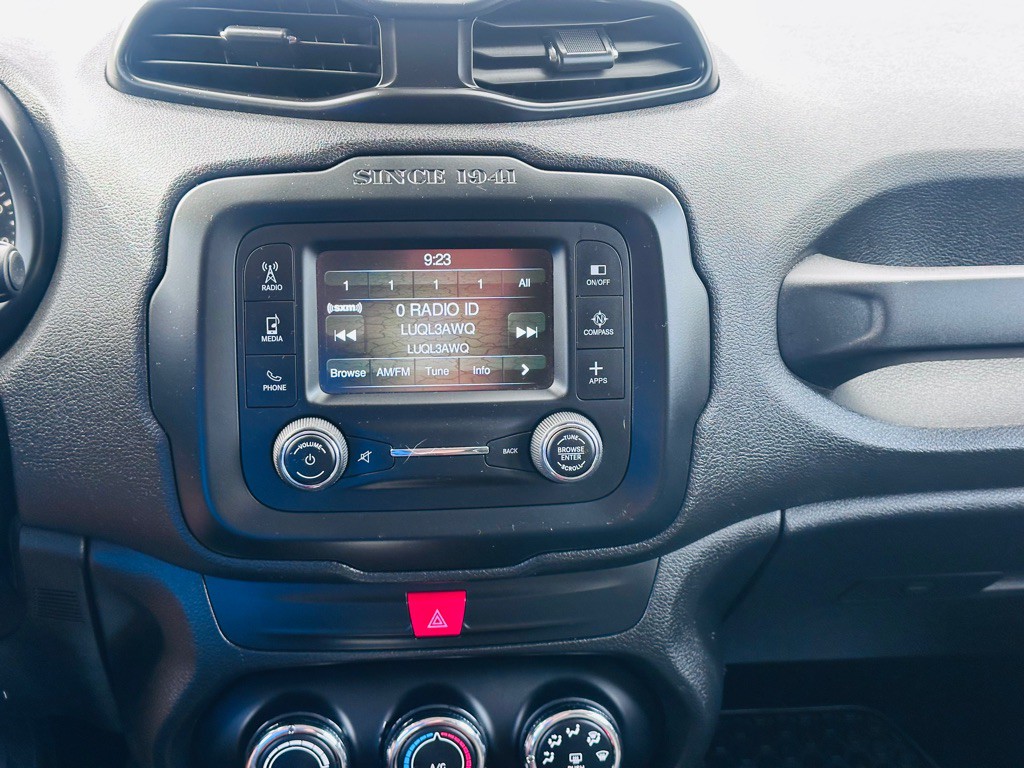 2016 Jeep Renegade Image 13