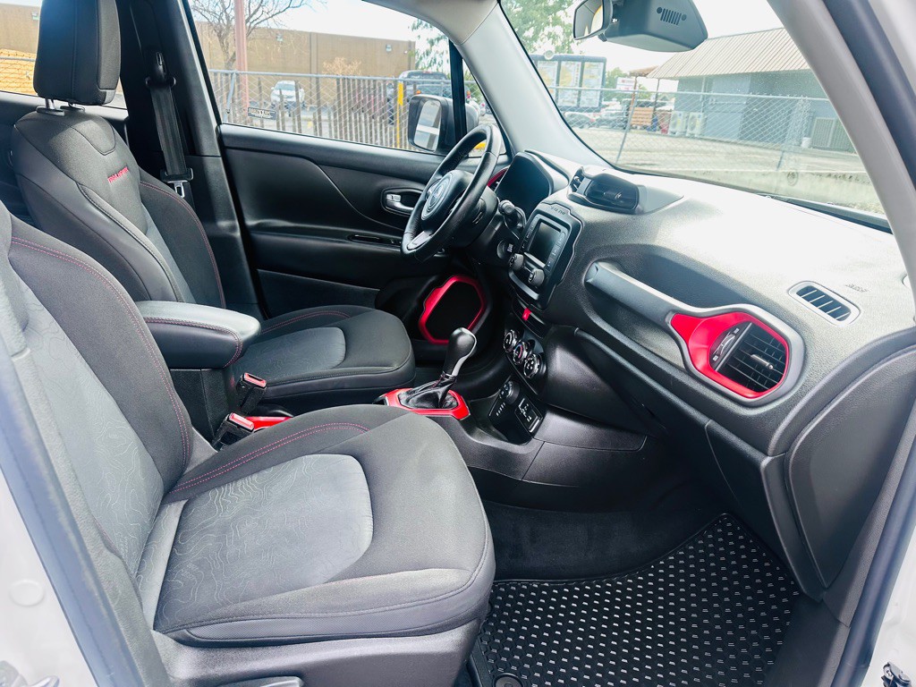 2016 Jeep Renegade Image 19