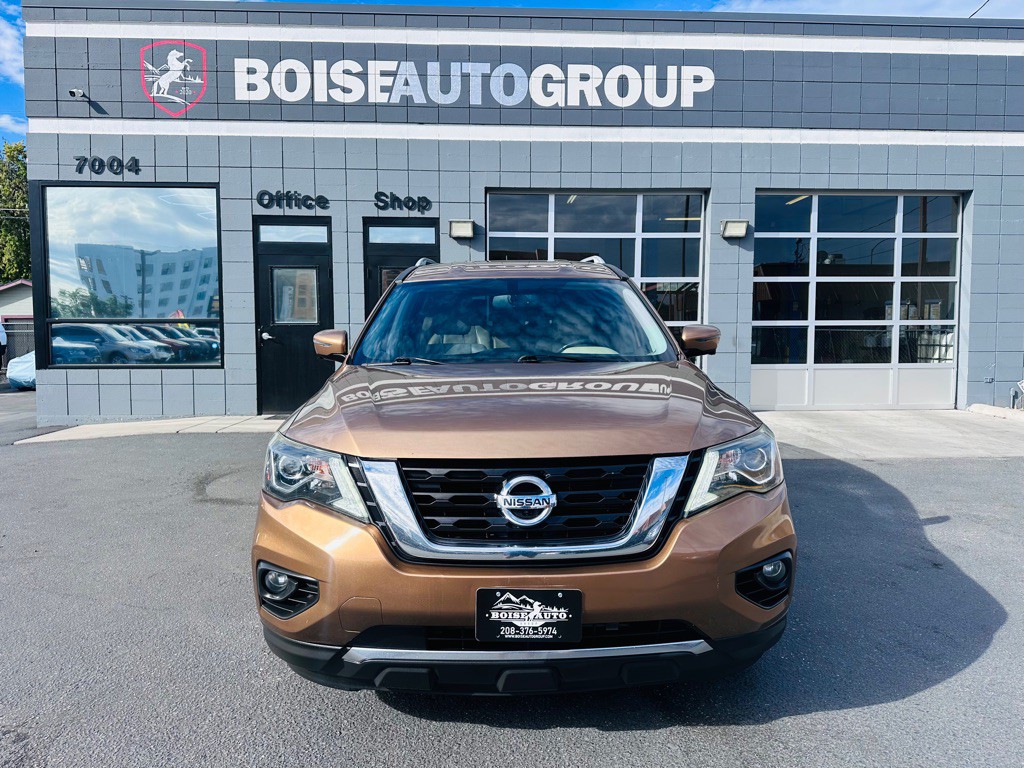 2017 Nissan Pathfinder Image 2